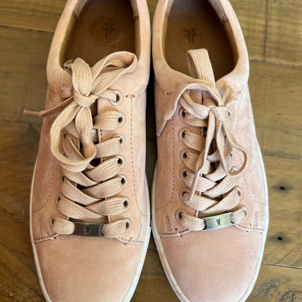 BRAND NEW FRYE Leather Women’s Low Lace Up Sneakers/ Shoes Women’s Size 6